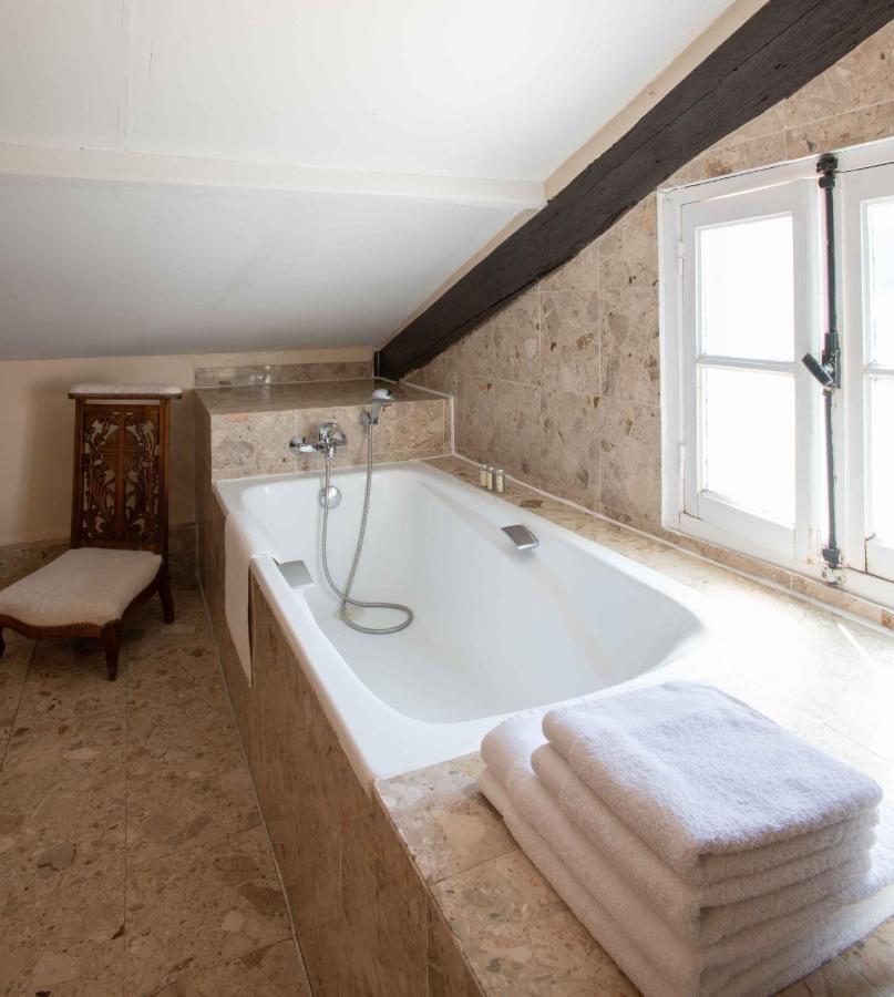Les Pierres De Chevreuse Hotel Exterior photo