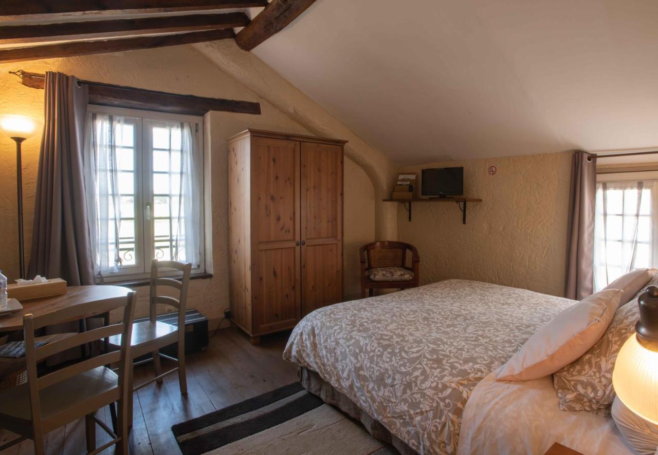 Les Pierres De Chevreuse Hotel Exterior photo