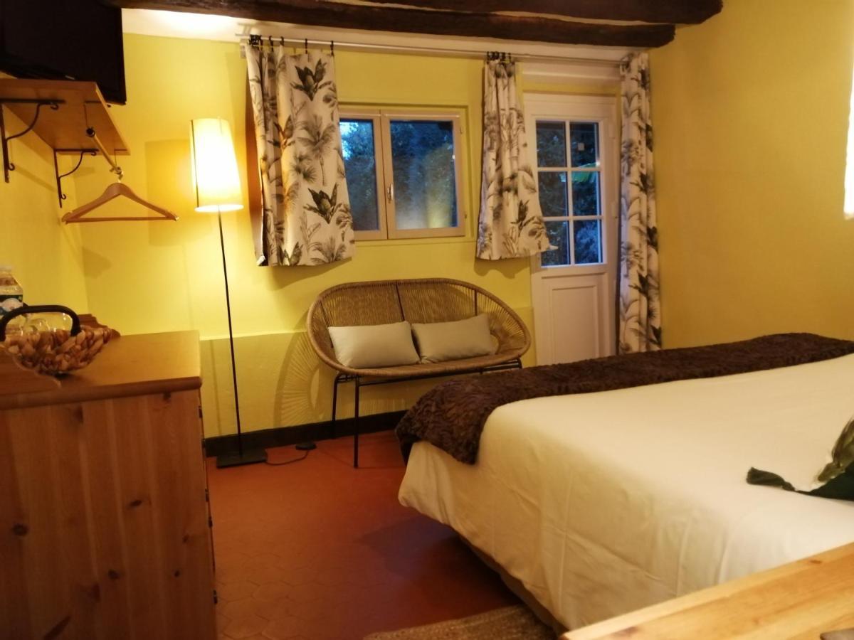 Les Pierres De Chevreuse Hotel Exterior photo