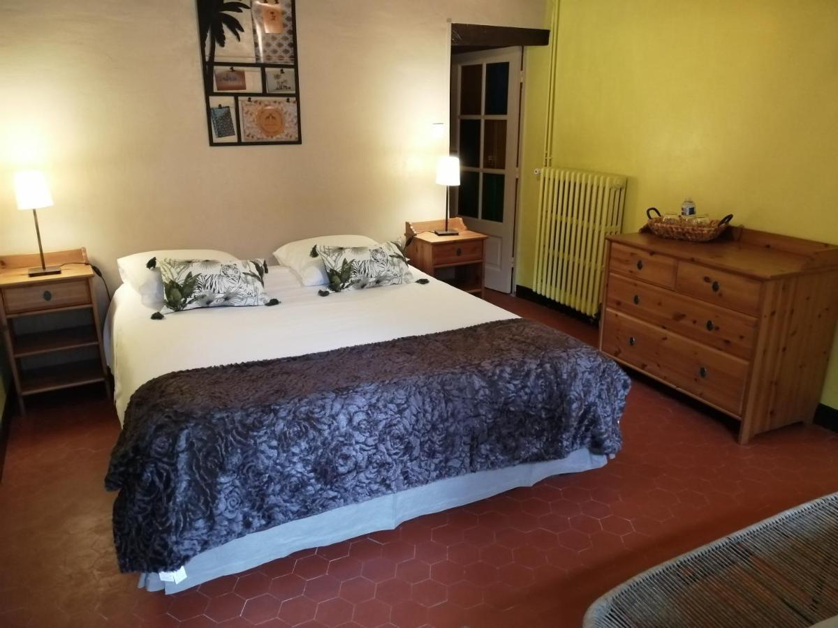 Les Pierres De Chevreuse Hotel Exterior photo