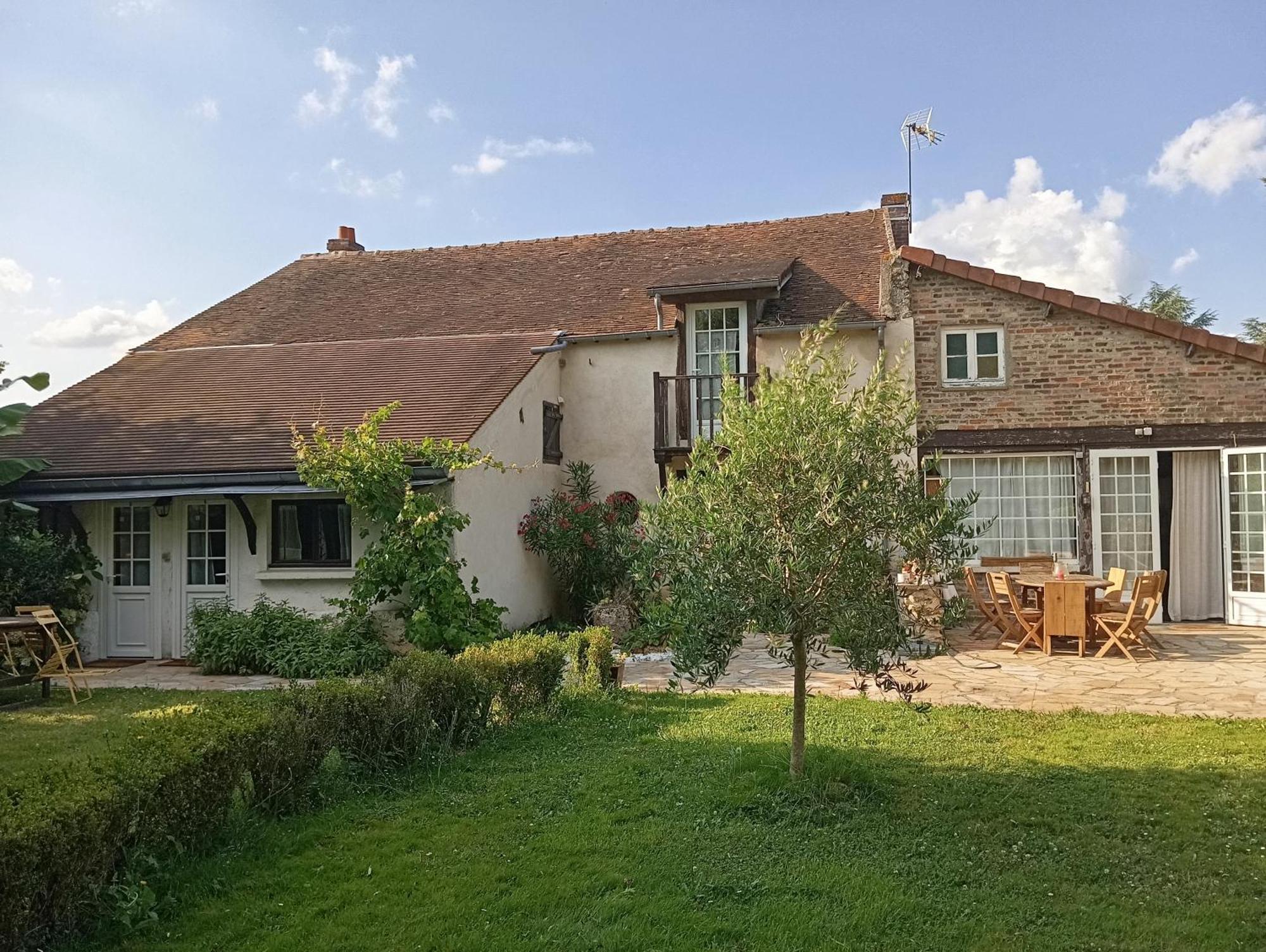 Les Pierres De Chevreuse Hotel Exterior photo