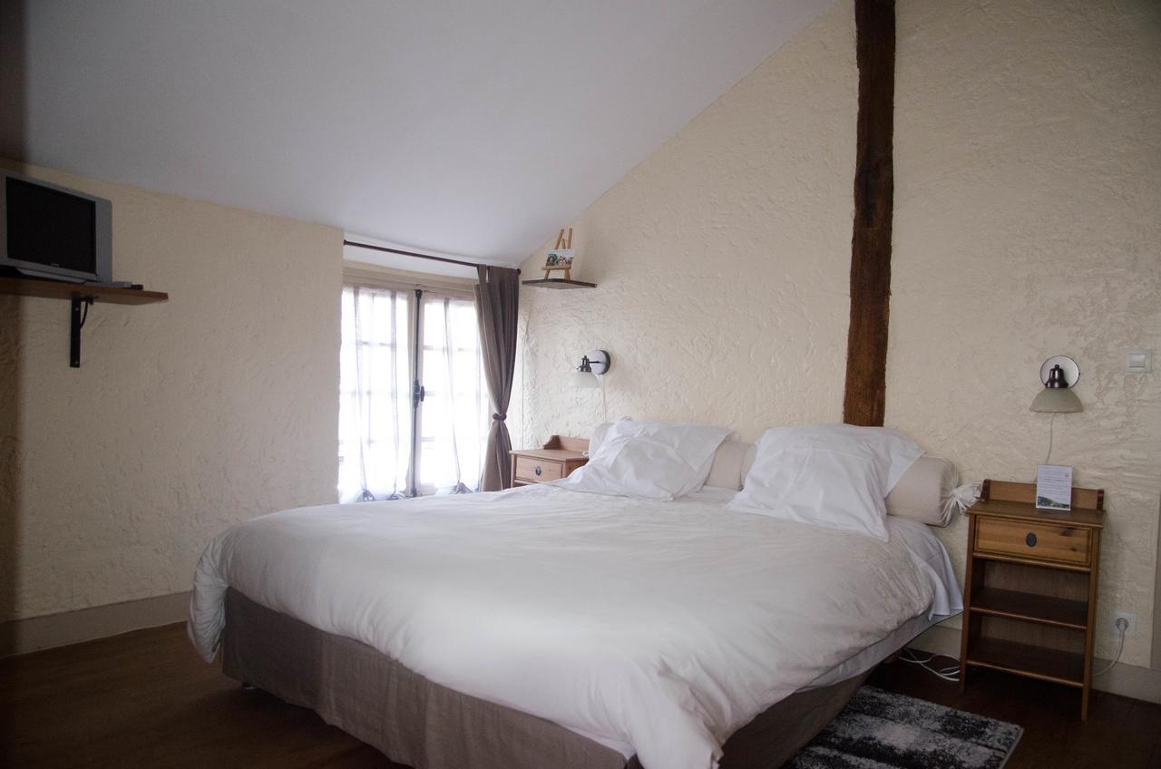 Les Pierres De Chevreuse Hotel Exterior photo