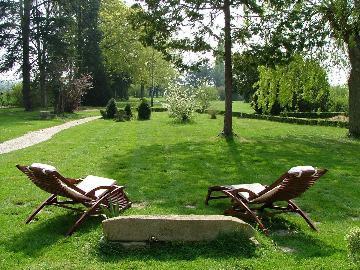 Les Pierres De Chevreuse Hotel Exterior photo