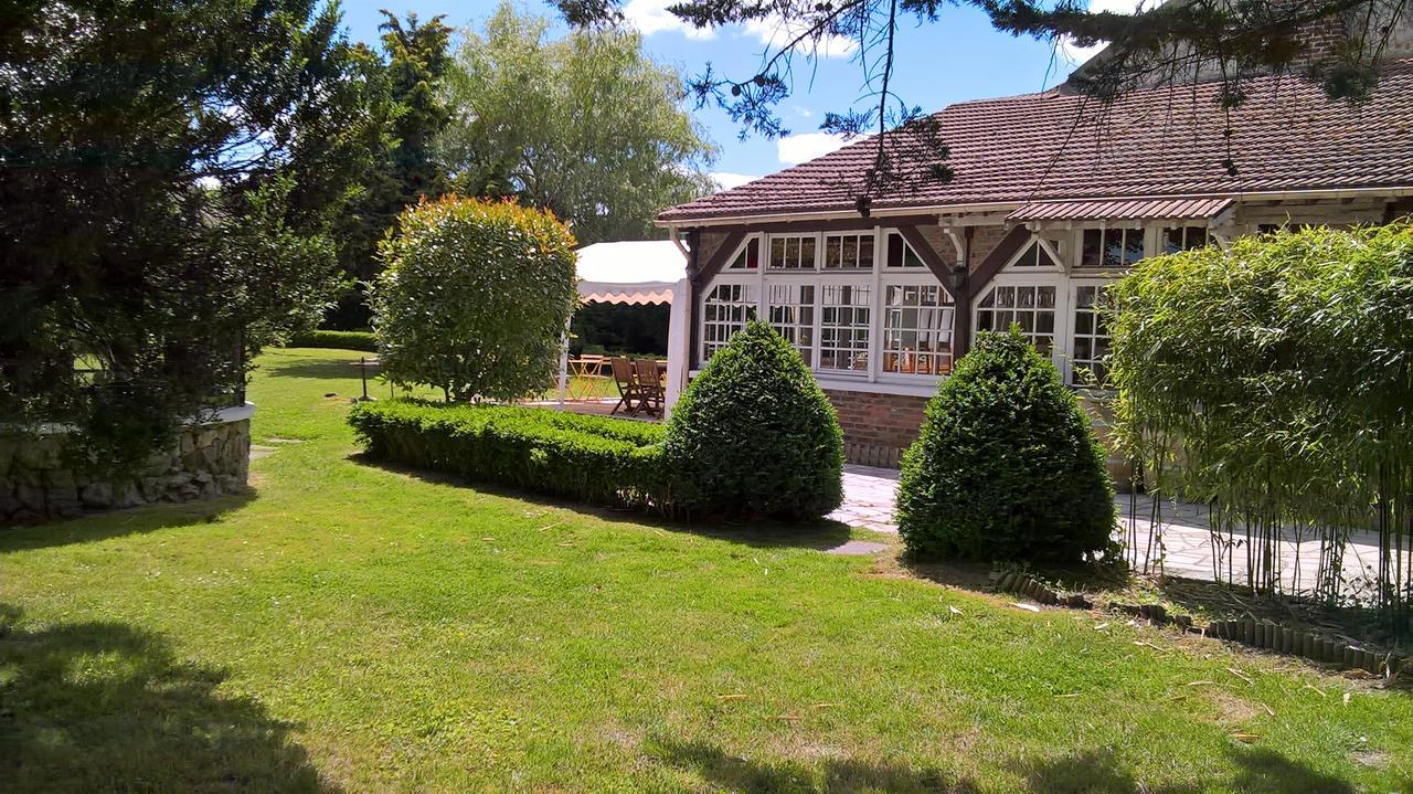Les Pierres De Chevreuse Hotel Exterior photo