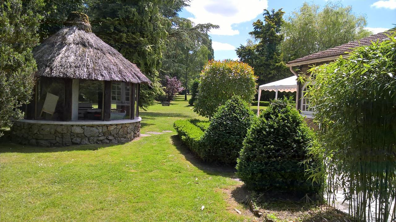 Les Pierres De Chevreuse Hotel Exterior photo
