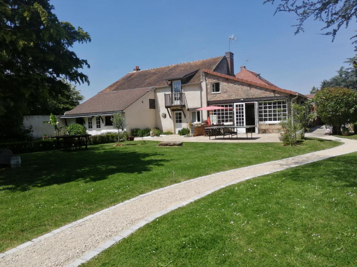 Les Pierres De Chevreuse Hotel Exterior photo